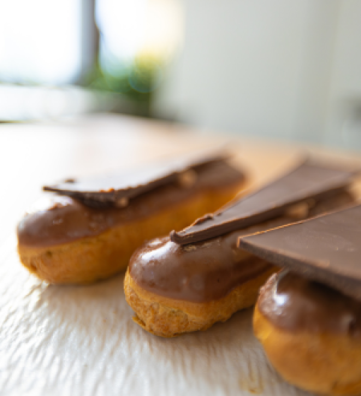 Éclair (Matcha / Chocolate)